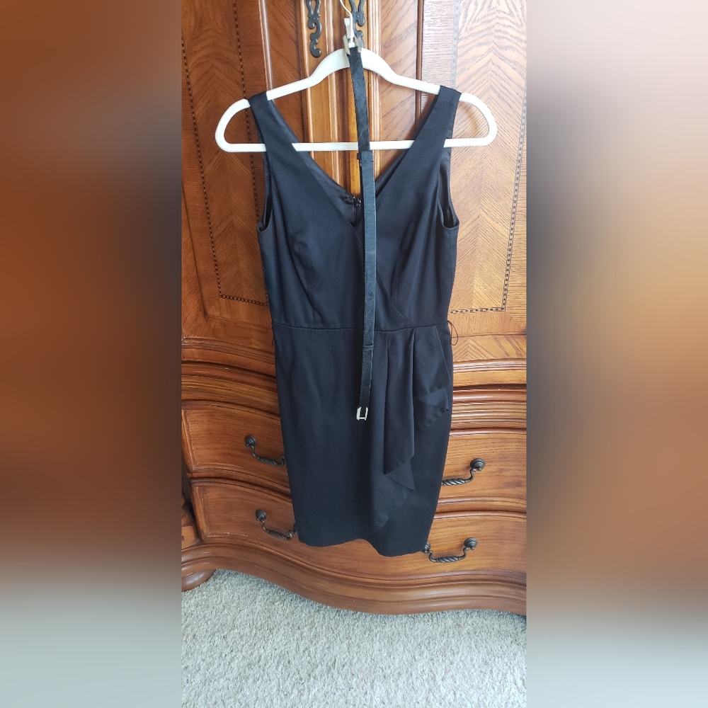 White House Black Market Black Sleeveless V-Neck Dress Size 2